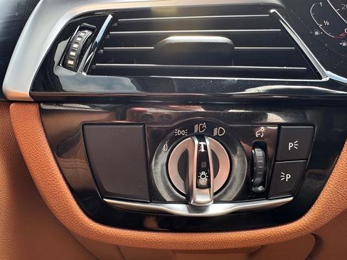 Used 2022 BMW 540i w/ M Sport Package image 19