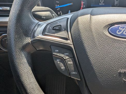 Used 2018 Ford Fusion SE FWD image 20