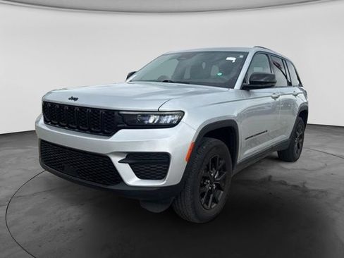 Used 2024 Jeep Grand Cherokee Altitude AWD/4WD image 6