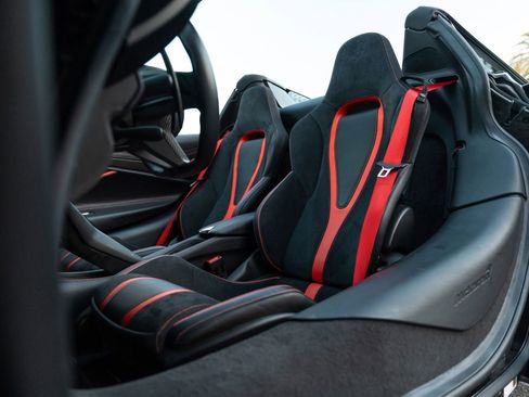 Used 2021 McLaren 720S Spider image 32