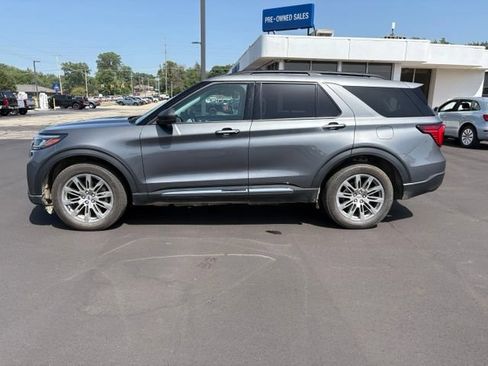 Used 2025 Ford Explorer Active w/ Active Comfort Package AWD/4WD image 2