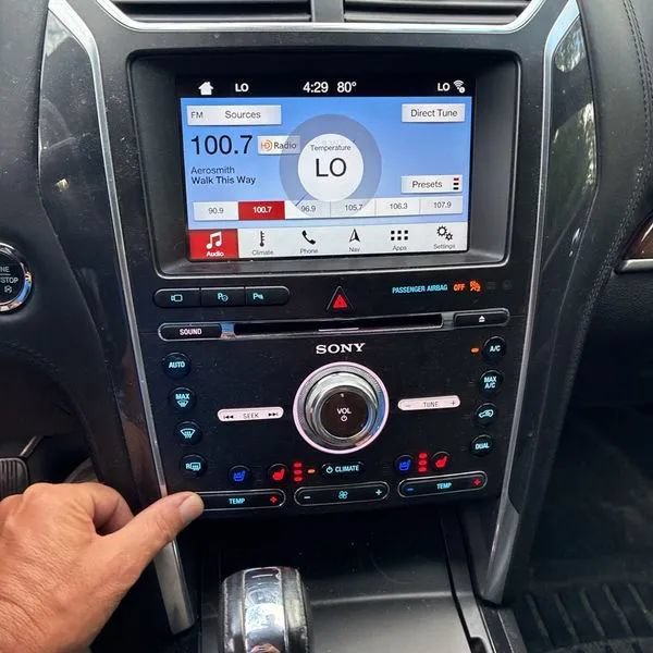Used 2017 Ford Explorer Platinum AWD/4WD image 27