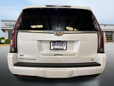 Used 2020 Cadillac Escalade Premium Luxury image 4