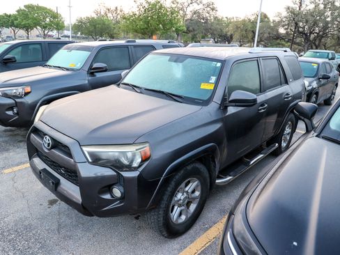 Used 2017 Toyota 4Runner SR5 image 3
