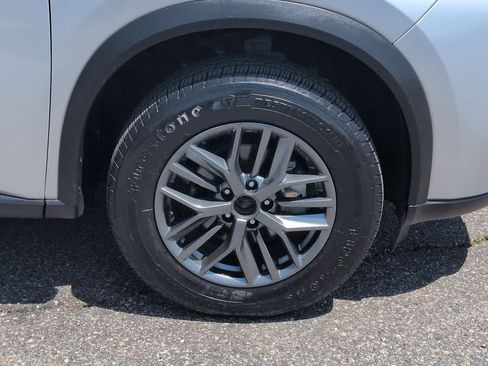 Used 2024 Nissan Rogue S FWD image 13