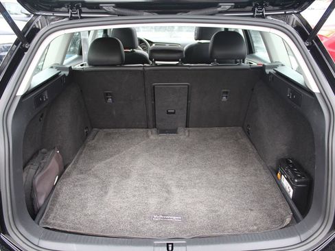 Used 2017 Volkswagen Golf SE image 33