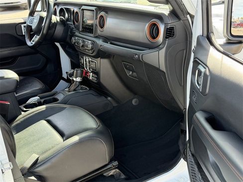 Used 2022 Jeep Gladiator Mojave w/ Cold Weather Group image 25