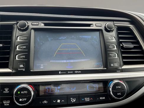 Used 2019 Toyota Highlander Limited Platinum AWD/4WD image 14