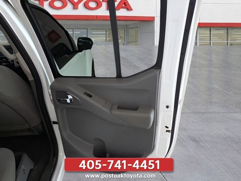 Used 2020 Nissan Frontier SV w/ Midnight Edition Floor Mats RWD image 24