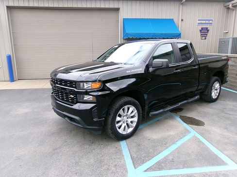 Used 2019 Chevrolet Silverado 1500 Custom w/ Custom Convenience Package image 4