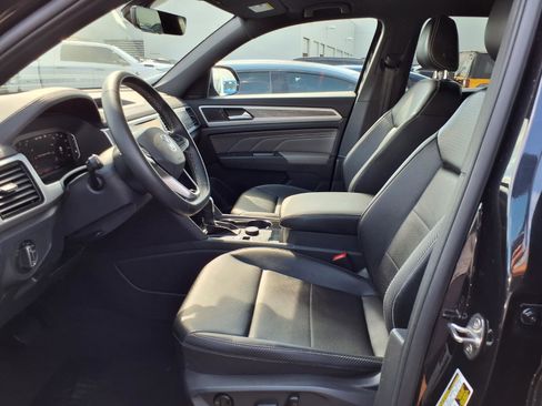 Used 2022 Volkswagen Atlas Cross Sport SE image 16