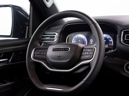 Used 2024 Jeep Wagoneer L Series III w/ Flexible Seating Group image 29