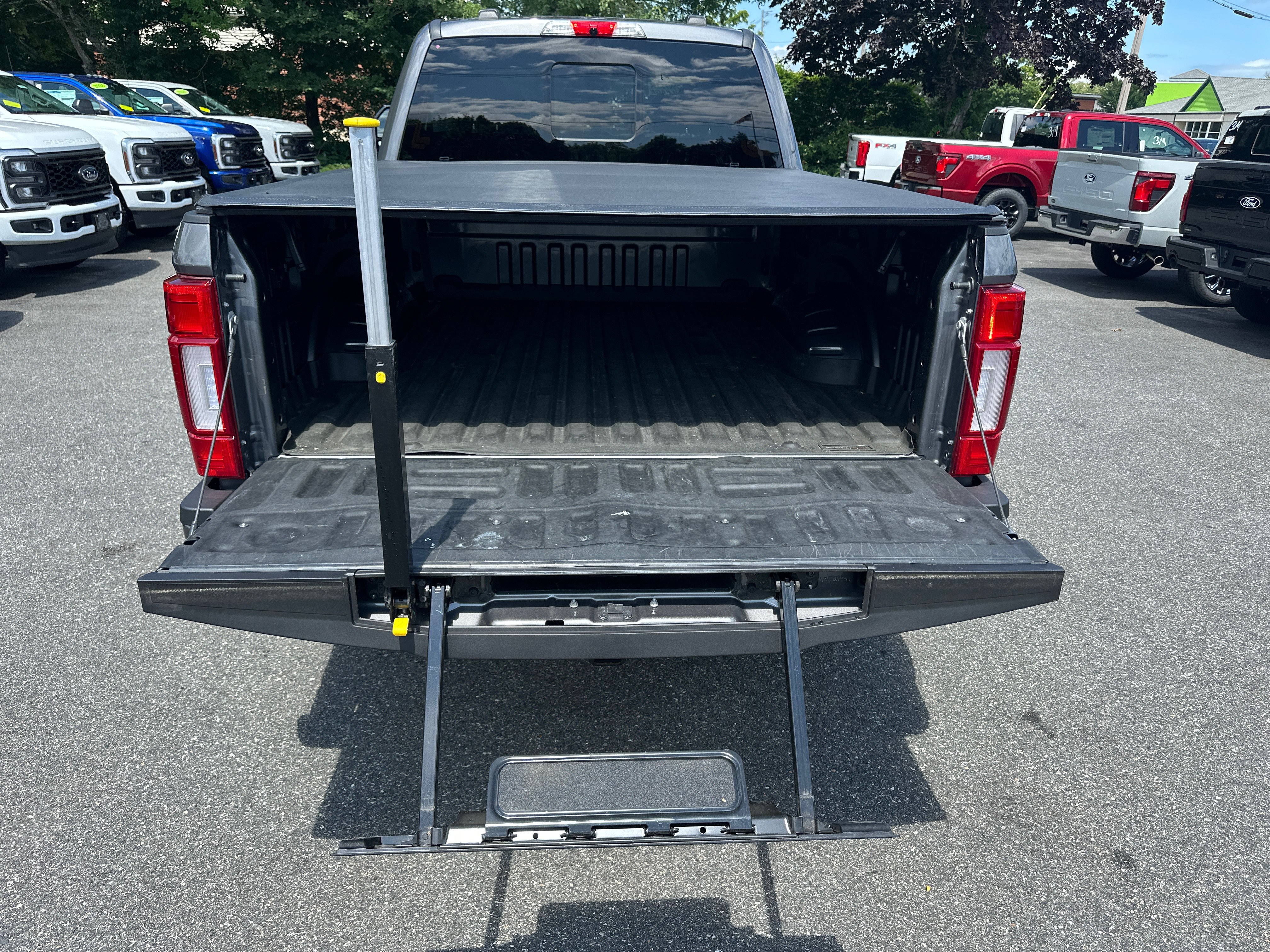 Used 2022 Ford F250 Platinum w/ FX4 Off-Road Package AWD/4WD image 34