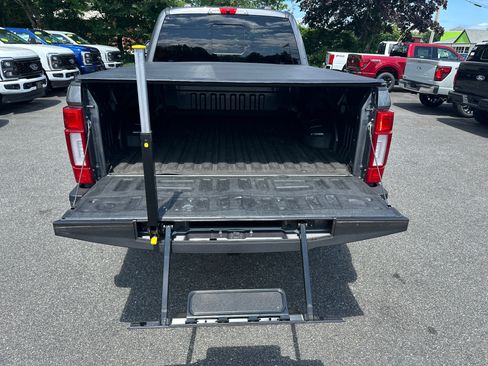 Used 2022 Ford F250 Platinum w/ FX4 Off-Road Package AWD/4WD image 34