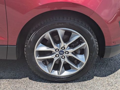 Used 2018 Ford Edge Titanium w/ Equipment Group 302A AWD/4WD image 11