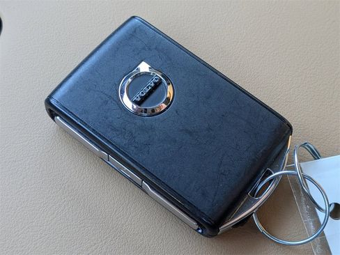 Certified 2024 Volvo S90 T8 Ultimate w/ Lounge Package image 31