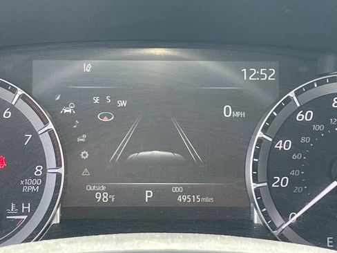 Used 2024 Toyota Highlander LE image 11