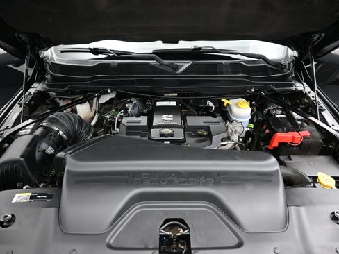 Used 2024 RAM 3500 Laramie w/ Towing Technology Group AWD/4WD image 8