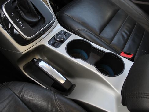 Used 2015 Ford C-MAX Energi SEL w/ Equipment Group 302A FWD image 19