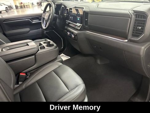 Used 2026 GMC Sierra 1500 SLT AWD/4WD image 10