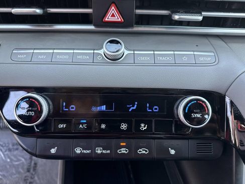 Used 2025 Hyundai Elantra SEL image 28