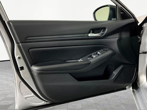 Certified 2024 Nissan Altima 2.5 SV FWD image 20