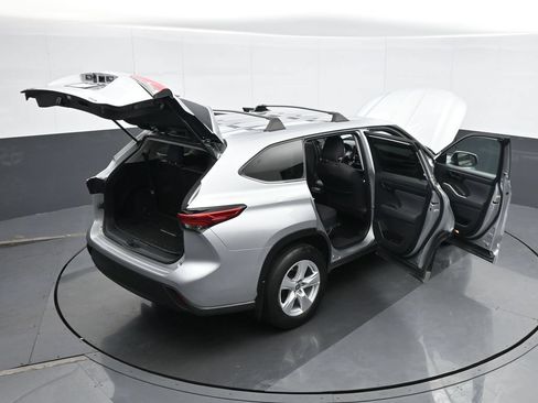 Used 2022 Toyota Highlander L AWD/4WD image 41