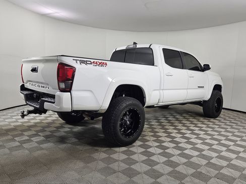 Used 2018 Toyota Tacoma TRD Sport AWD/4WD image 7
