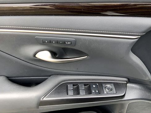 Used 2019 Lexus ES 300h w/ Premium Package image 36