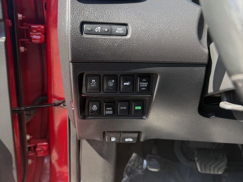 Used 2017 Nissan Rogue SV AWD/4WD image 19