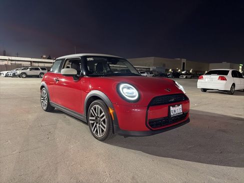 Used 2025 MINI Cooper 2-Door Hardtop image 7