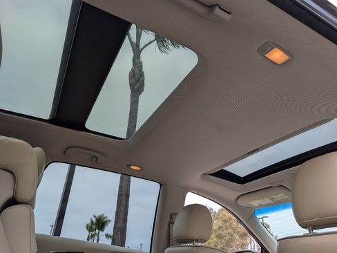 Used 2019 INFINITI QX60 Luxe w/ Sensory Package FWD image 3