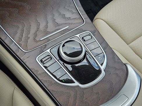 Used 2019 Mercedes-Benz GLC 300 4MATIC image 18