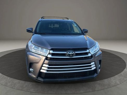 Used 2019 Toyota Highlander XLE FWD image 17