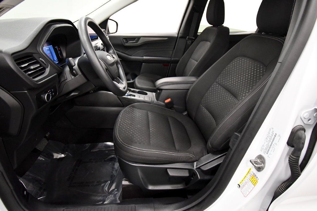 Used 2025 Ford Escape Active AWD/4WD image 14