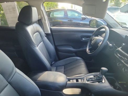 Used 2024 Honda HR-V EX-L image 3