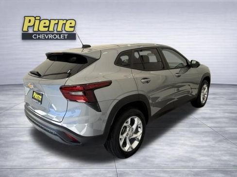 New 2026 Chevrolet Trax LS w/ LS Convenience Package FWD image 5
