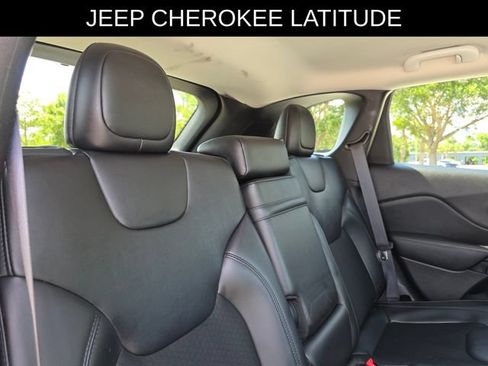 Used 2019 Jeep Cherokee Latitude Plus FWD image 14