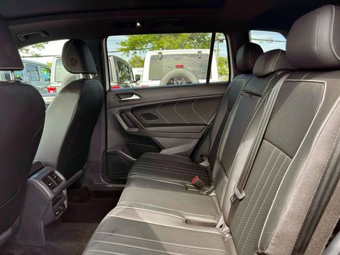 Used 2022 Volkswagen Tiguan SE R-Line image 11