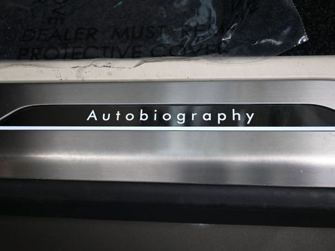 Used 2025 Land Rover Range Rover Autobiography image 19