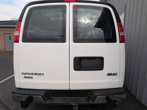 Used 2022 GMC Savana 2500 w/ Driver Convenience Package image 9