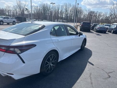 Used 2024 Toyota Camry SE image 5