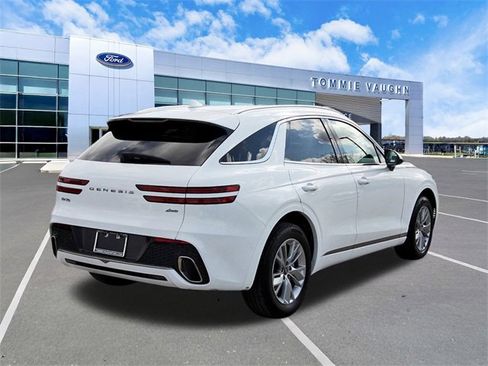 Used 2022 Genesis GV70 2.5T image 4