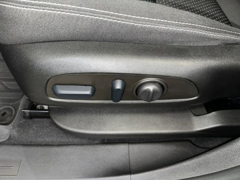 Certified 2022 GMC Terrain SLE w/ Driver Convenience Package image 6