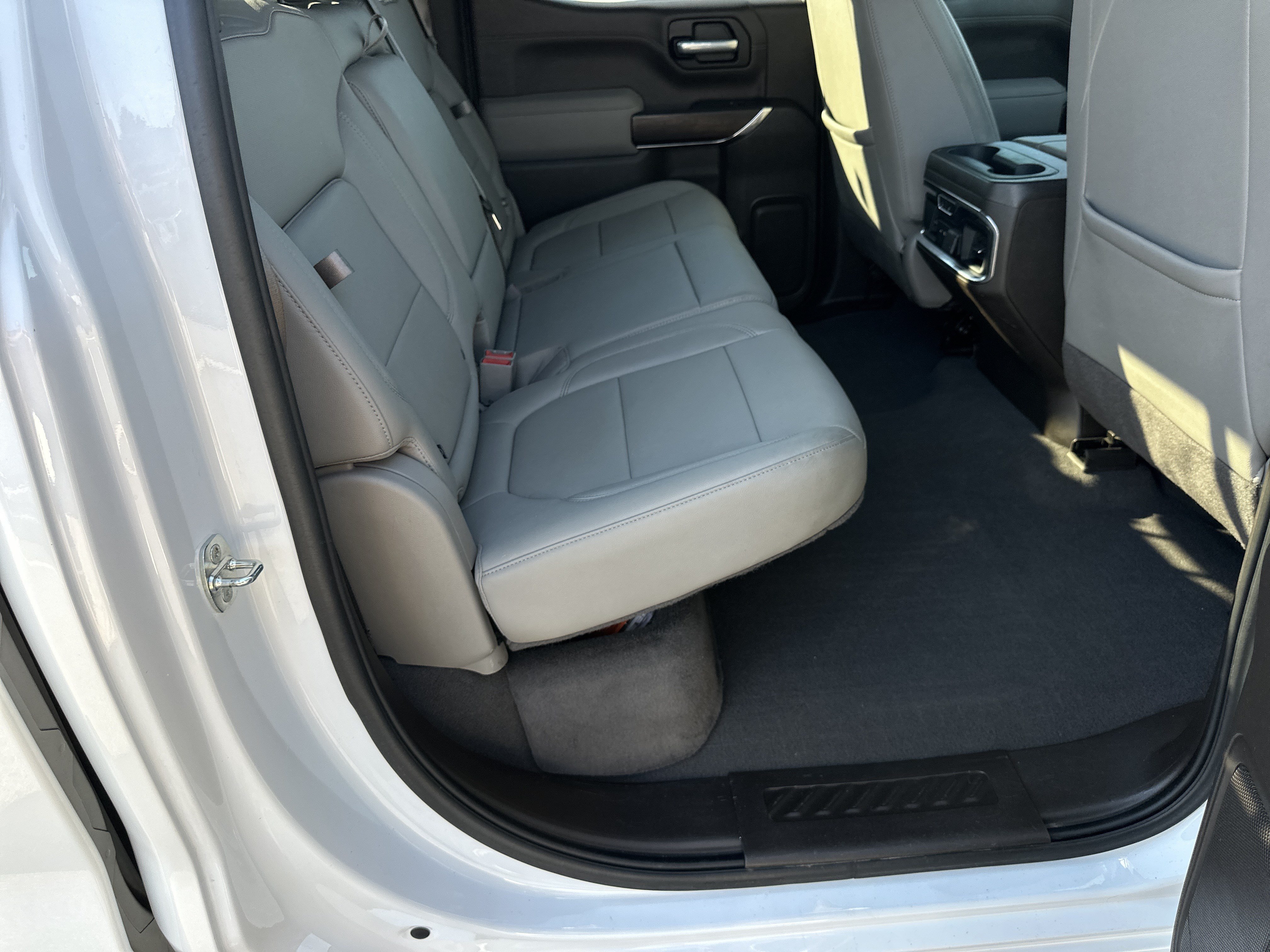 Used 2021 GMC Sierra 1500 SLT w/ SLT Premium Package AWD/4WD image 16