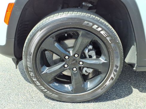 Certified 2023 Jeep Grand Cherokee Altitude image 7