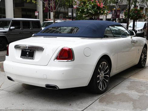 Used 2020 Rolls-Royce Dawn image 9