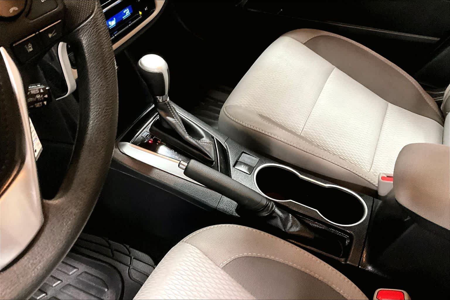 Used 2019 Toyota Corolla LE w/ Carpet Mat Package (TMS) FWD image 15
