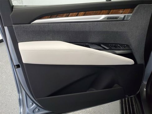 New 2026 Cadillac Escalade Platinum Luxury w/ LPO, Radiant Package image 7