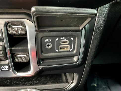 Used 2021 Jeep Gladiator Sport AWD/4WD image 16